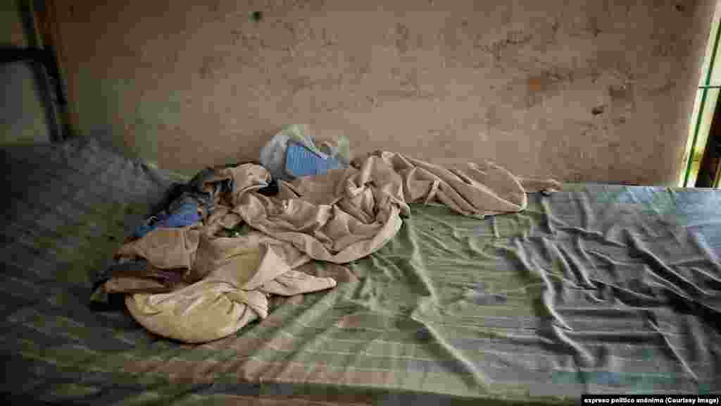 Fotos tomadas en los calabozos de Caimito, Artemisa, Cuba. 2022. Un colchón infestado de chinches. 