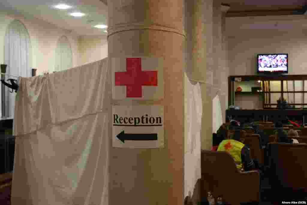 La recepción del Hotel Ukraina convertida en hospital.