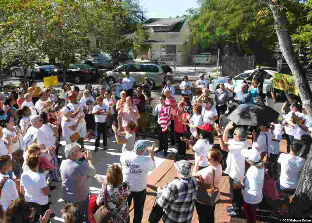 Cubanos exiliados reclaman derechos de reunificación familiar