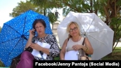 Las académicas cubanas Jenny Pantoja y Alina Bárbara López. (Facebook/Jenny Pantoja)