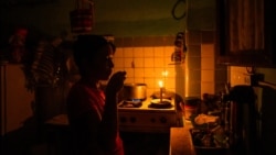 "Vivimos más tiempo apagados que alumbrados", se quejan los cubanos