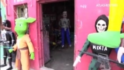 Piñatas del Chapo Guzmán y la actriz Kate del Castillo Piñatas del Chapo Guzmán y la actriz Kate del Castillo