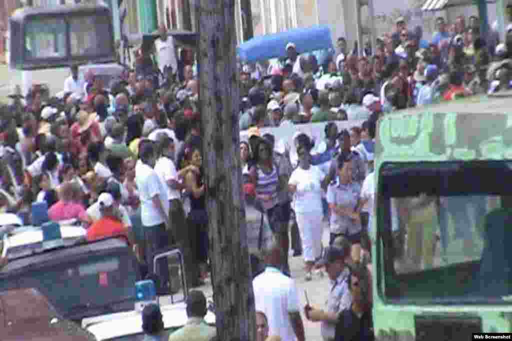 Detención de Dama de Blanco Tania Echavarría, domingo 15.