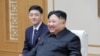 El dictador de Corea del Norte, Kim Jong-Un, antes de reunirse con el canciller ruso Sergei Lavrov en Pyongyang, el 20 de octubre de 2023. (KCNA via REUTERS).