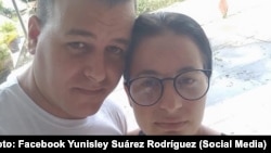 Enfermero cubano Aroni Yanko García Valdés y su esposa Yunisley Suárez Rodríguez