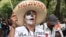 La activista mexicana Julia Klug durante una protesta en conmemoración de de las desaparición de los 43 estudiantes de Ayotzinapa. 