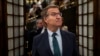 El líder del Partido Popular español, Alberto Núñez Feijóo, abandona la cámara baja del parlamento español en Madrid, España, el viernes 29 de septiembre de 2023. AP/Bernat Armangue