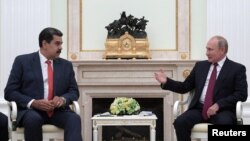 El presidente ruso Vladimir Putin y su homólogo venezolano Nicolás Maduro durante una reunión en el Kremlin este martes, 25 de septiembre.