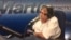 Cary Roque en los estudios de Radio Martí. 