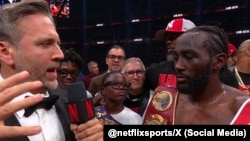 Terence Crawford se cuelga otro cinturón. (Foto: @netflixsports)