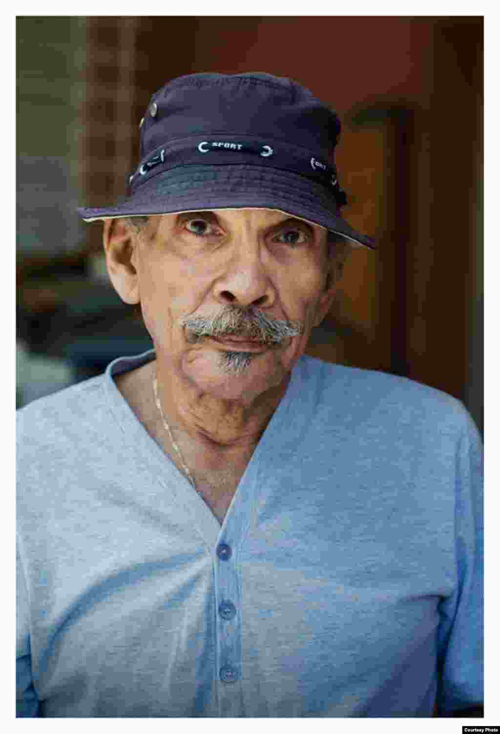 El periodista independiente, Juan González Febles, director del semanario "Primavera digital". Foto cortesía de Claudio Fuentes.