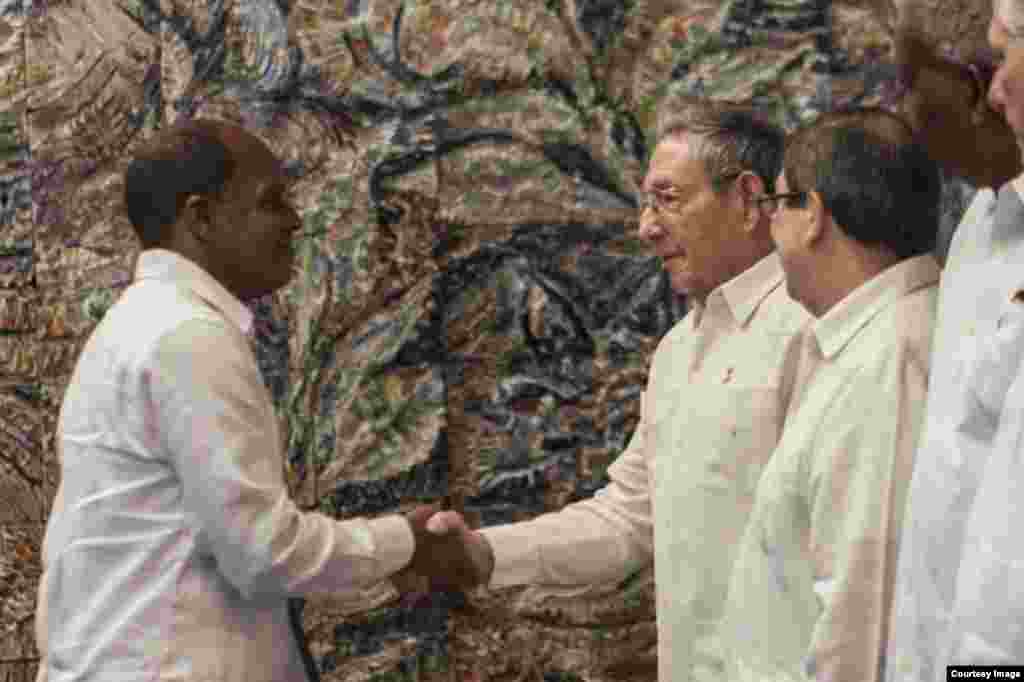 Luis Alberto Amorós Núñez jura ante Raúl Castro como embajador en Turquía.