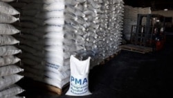 Cienfuegueros aseguran que el arroz varado en el puerto no llega a sus mesas por falta de pago del Gobierno.
