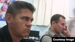 En esta imagen de archivo, Cervantes (izq.) junto al líder de UNPACU, José Daniel Ferrer.