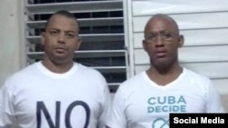 Yoel Parsons y Maikel Herrera Bones (derecha).