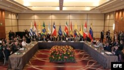 Los cancilleres y representantes de los países de la Unión de Naciones Suramericanas (Unasur) en la reunión extraordinaria convocada para analizar la situación de Venezuela.