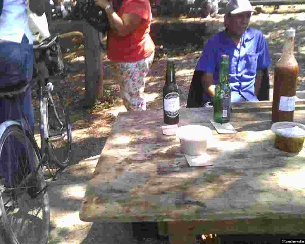 El reportero ciudadano de José R Borges recorre mercados privados de venta a la población en Cabaiguán, Sancti Spíritus.