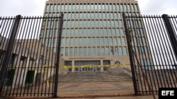 EEUU ordenó retirar a "más de la mitad" del personal de su embajada en Cuba.