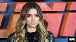 La actriz cubana Ana de Armas posa durante el pase gráfico de la película "Blade Runner 2049" en Londres, Reino Unido, hoy 21 de septiembre de 2017.