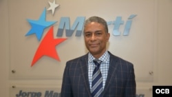 El doctor Oscar Elías Biscet durante una visita a la Oficina de Transmisiones a Cuba, OCB, en Miami, Florida.