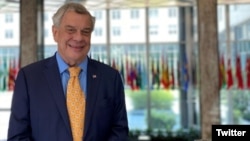 Michael Kozak, subsecretario de Estado, asume la presidencia de la Cumbre de las Américas en nombre de Estados Unidos.