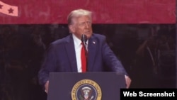 Presidente Donald Trump en la ceremonia a Charlie Krik