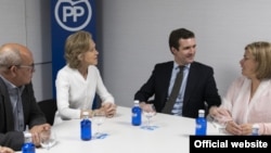 Pablo Casado en reunión con opositores cubanos.