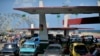 Congestión en las gasolineras de La Habana. YAMIL LAGE / AFP