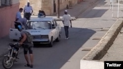 Vigilancia policial frente a la vivienda de Katerine Mojena, portavoz de UNPACU.
