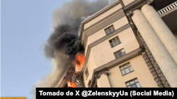 El ataque ruso alcanzó a la sede del gobierno de Ucrania.