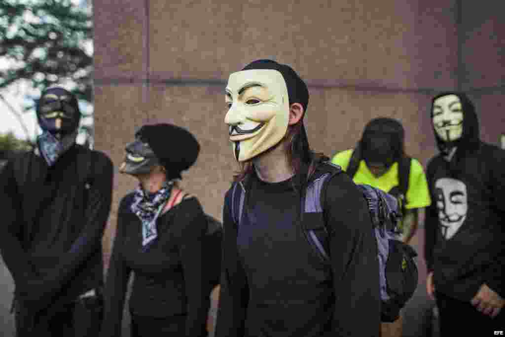 Varios manifestantes contra Trump en la Convención Republicana de Ohio.