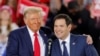 Donald Trump, y el senador Marco Rubio durante un evento de campaña, el 4 de noviembre de 2024. (Reuters/Jonathan Drake)