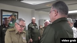 Raúl Castro ascendió al Ministro del Interior, Lázaro Alberto Álvarez Casas, a General de Cuerpo de Ejército.