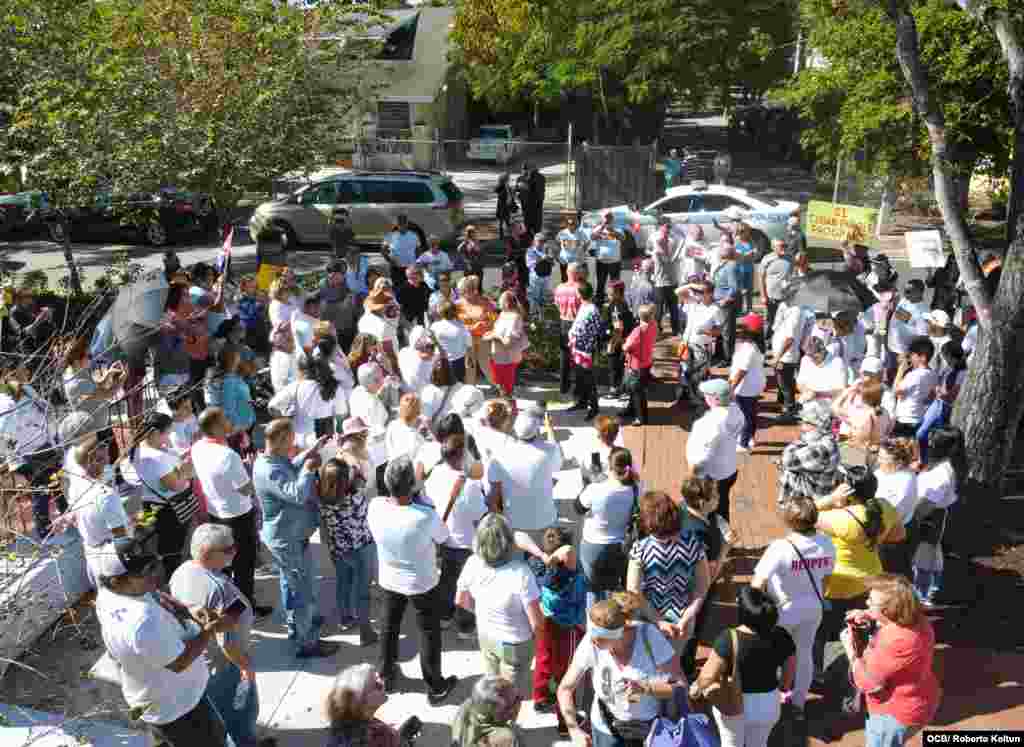 Cubanos exiliados reclaman derechos de reunificación familiar