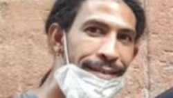 Ángel Cuza sale de Villa Marista Ángel Cuza sale de Villa Marista